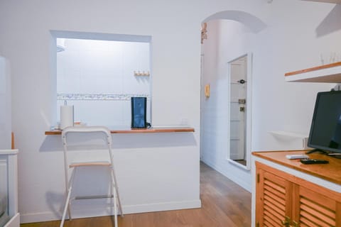TV and multimedia, Seating area, Dining area