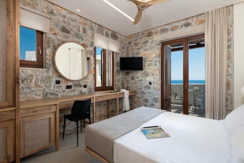 Photo of the whole room, Sea view