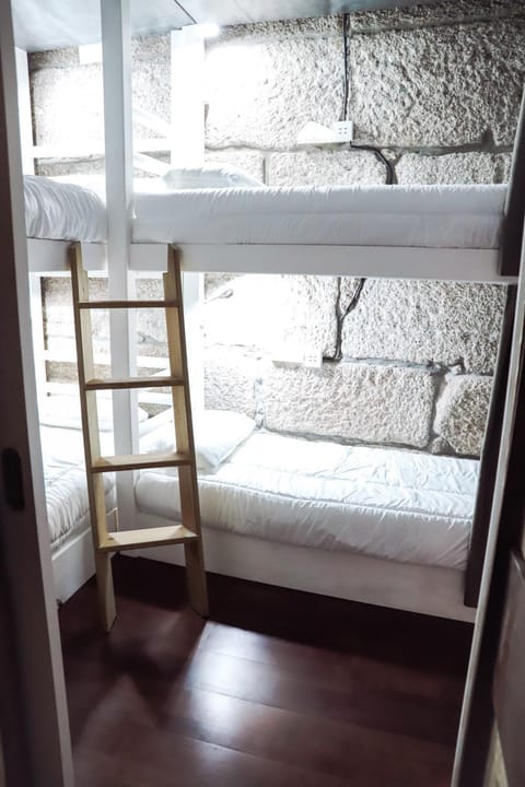 Bedroom, bunk bed
