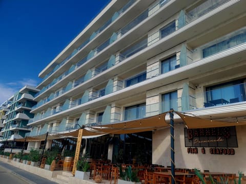 Property building, Restaurant/places to eat, Beach