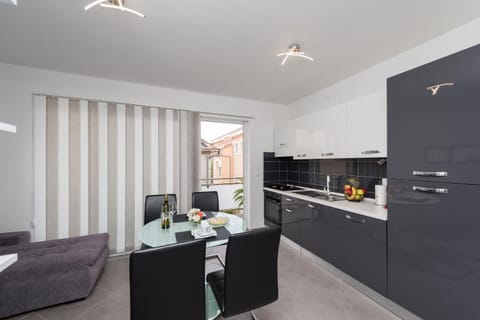 Dining area, Communal kitchen