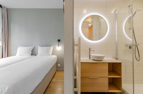 Shower, Bathroom, Bedroom, hair dryier