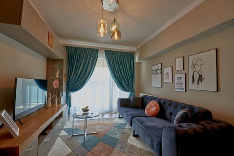 TV and multimedia, Living room, Decorative detail, Seating area