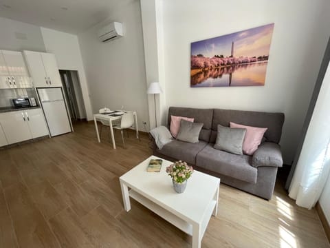 Kitchen or kitchenette, Living room, Seating area, Dining area, oven, stove, air conditioner
