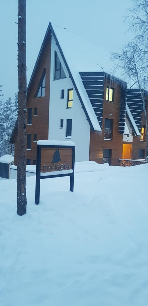 Property building, Winter, Parking