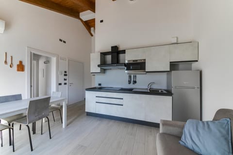 Kitchen or kitchenette, Living room, Seating area, Dining area, minibar, stove