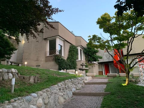 Facade/entrance, Garden