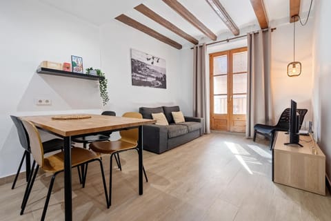 TV and multimedia, Living room, Seating area, Dining area