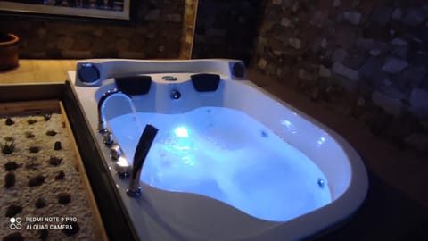 Hot Tub, Hot Tub, Massage