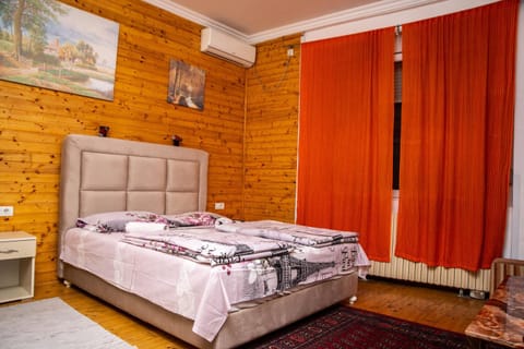Sobe sa sopstvenim KUPATILOM Private rooms bathroom In CENTER Bed and Breakfast in Novi Sad