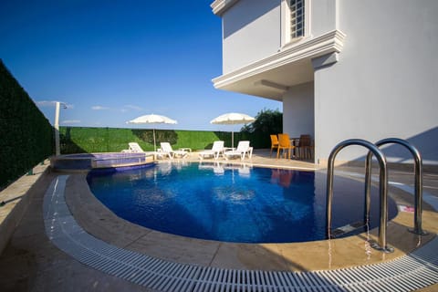 Swimming pool, Swimming pool