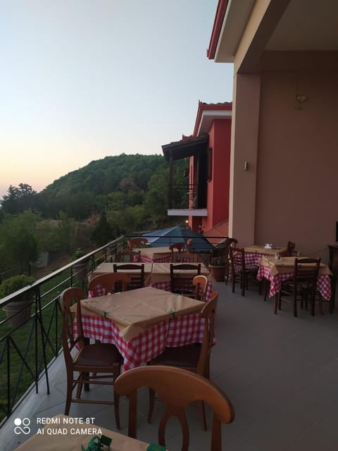Property building, Patio, Restaurant/places to eat, Balcony/Terrace