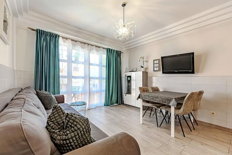 Communal lounge/ TV room, Living room, Dining area