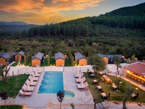 Property building, Restaurant/places to eat, Swimming pool, Breakfast