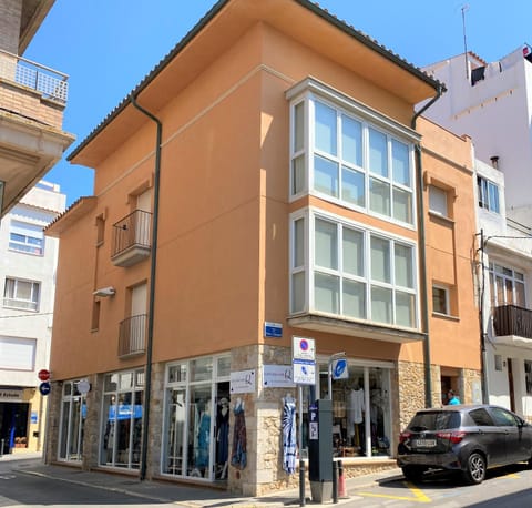 Property building, Facade/entrance, Neighbourhood