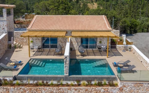 Property building, Patio, Bird's eye view, Pool view, Swimming pool, sunbed