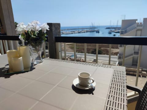 Coffee/tea facilities, Sea view