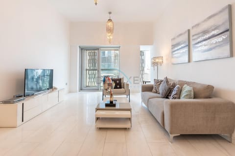 TV and multimedia, Living room, Seating area, Evening entertainment