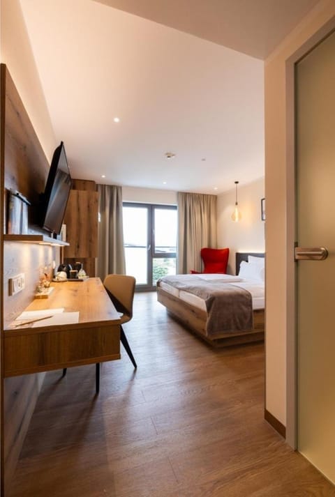 Bed, Photo of the whole room, Seating area