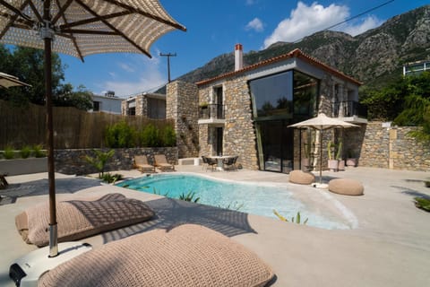 Property building, Patio, Day, Natural landscape, Seating area, City view, Mountain view, Pool view, Sea view, Swimming pool, sunbed