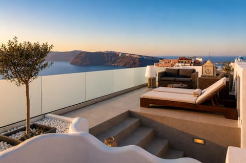 View (from property/room), Landmark view, Sea view, Sunset