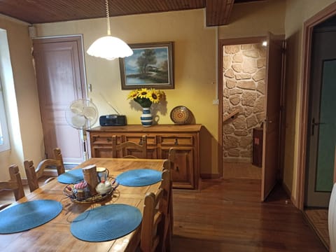 Seating area, Dining area