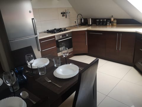 Coffee/tea facilities, Kitchen or kitchenette, Dining area