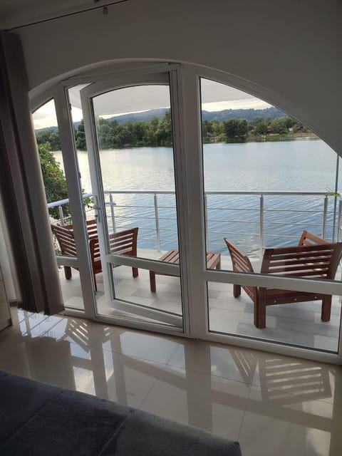 Balcony/Terrace, Lake view