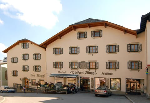 Facade/entrance