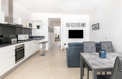 Kitchen or kitchenette, Living room, Dining area