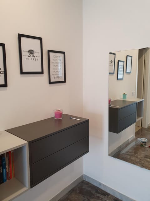 Facade/entrance, hair dresser