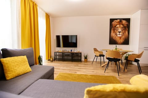 Communal lounge/ TV room, TV and multimedia, Living room, Seating area, Dining area, Evening entertainment