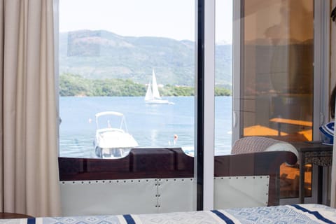 View (from property/room), Balcony/Terrace, Bedroom, Mountain view, Sea view
