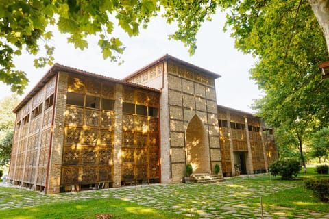 Property building, Facade/entrance, Garden