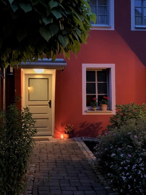 Patio, Facade/entrance