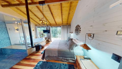 Bed, TV and multimedia, Photo of the whole room, Seating area, Bedroom