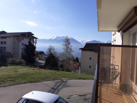 Balcony/Terrace, Mountain view