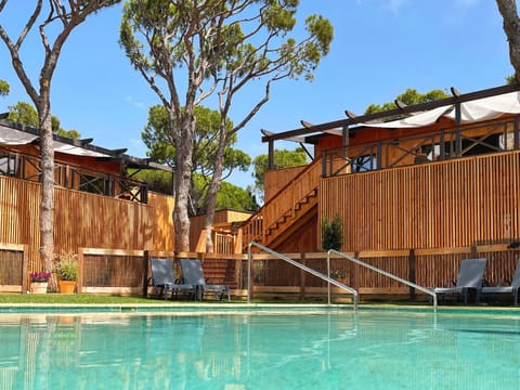 Property building, Summer, Garden, Swimming pool