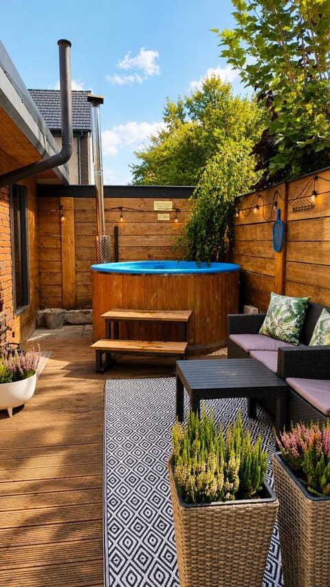 BBQ facilities, Garden, Hot Tub, Sauna, Evening entertainment, Entertainment