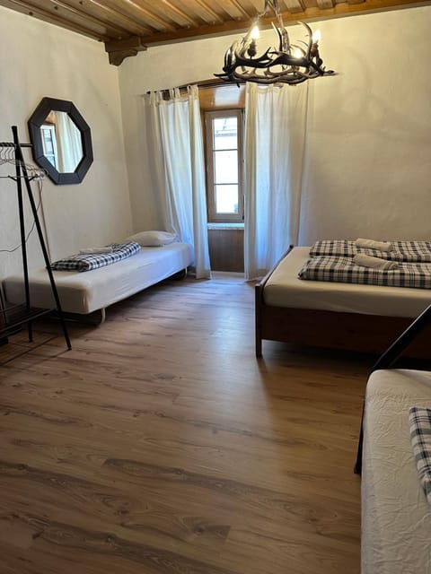 HOSTEL LOVELY ROOMS CITY CENTER, shared Bathroom Vacation rental in Villach
