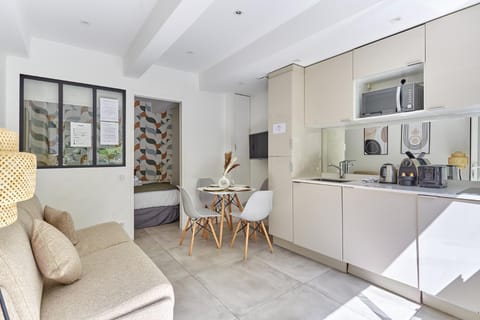 Kitchen or kitchenette, Seating area, Dining area, minibar