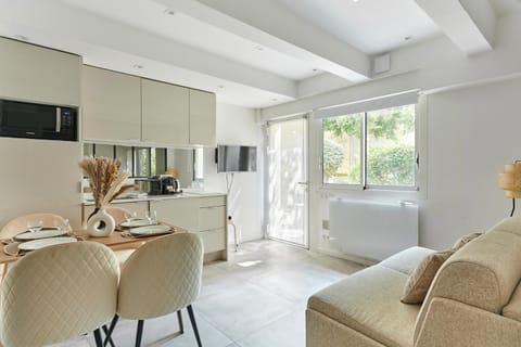 TV and multimedia, Kitchen or kitchenette, Seating area, Dining area, minibar