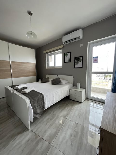 Bed, Bedroom, air conditioner