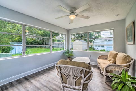 Contemporary Gem with Sun Room in Beverly Hills! House in Beverly Hills