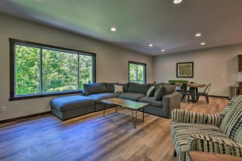 Modern Nisswa Escape with Deck Walk to Gull Lake! House in Lake Shore