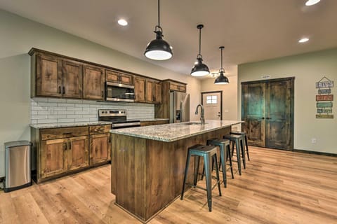 Modern Nisswa Escape with Deck Walk to Gull Lake! House in Lake Shore