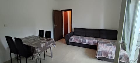 Living room, Photo of the whole room, Seating area, Dining area