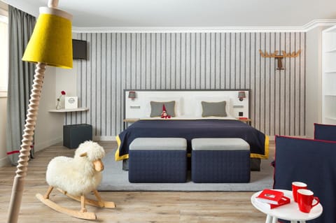 Winter, Photo of the whole room, Bedroom, Family