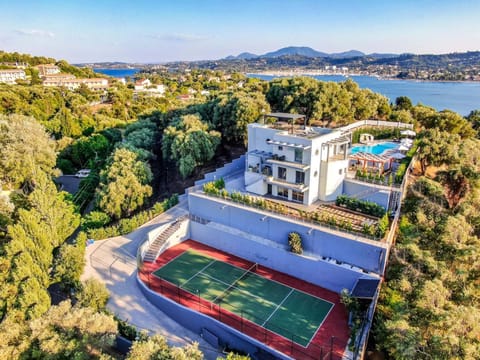 Property building, Natural landscape, Bird's eye view, Tennis court, Sea view, Swimming pool, Parking
