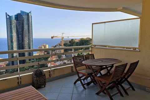 Studio climatisé - belle vue mer-piscine Apartment in Monaco